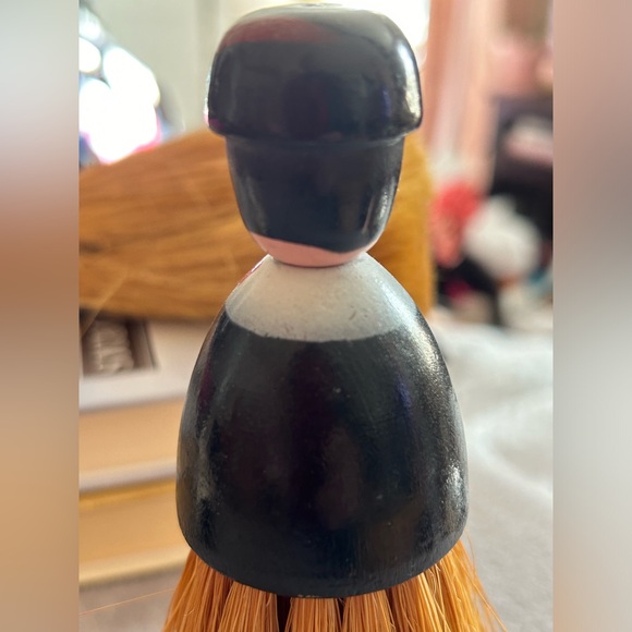 Vintage Half Wooden Figural Doll Crumb/ Garment Brush - Picture 10 of 11